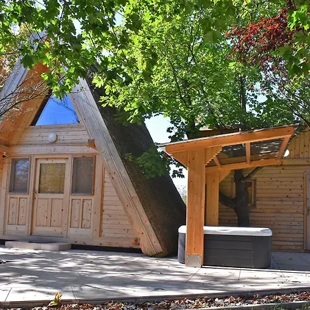 Glamping And Wellness Salvus キャンプ場 レンダヴァ